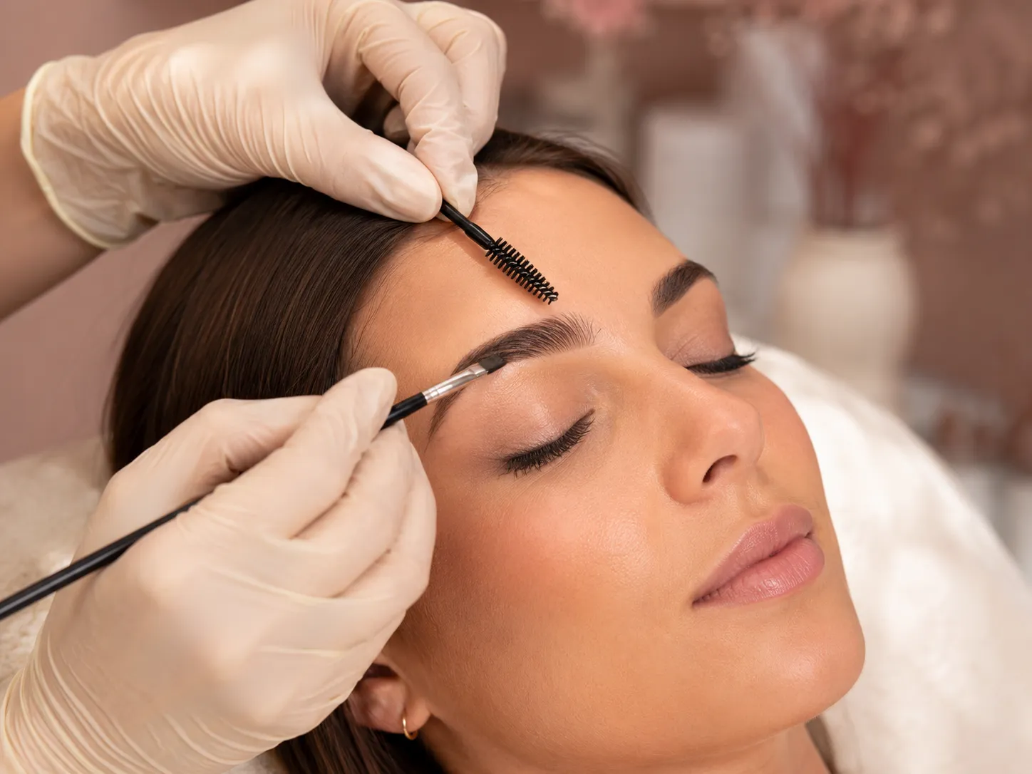 Augenbrauen im Lash Room Neumünster
