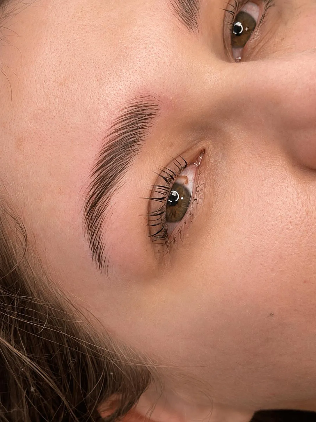 Augenbraue nach der Behandlung im Lash Room