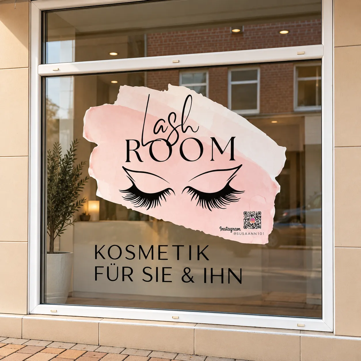 Schaufenster des Lash Room mit Logo