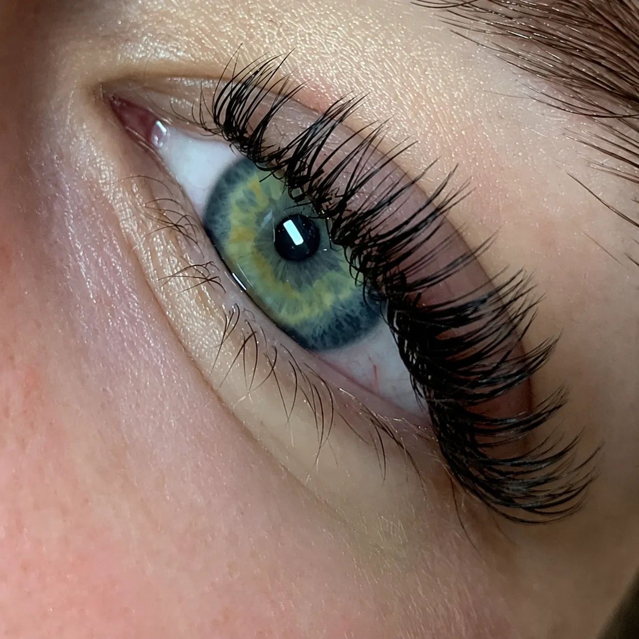 Augen nach der Behandlung im Lash Room